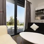 아파트호텔 Entechnos Living 메갈리 아모스