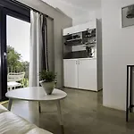 Entechnos Living 4* 메갈리 아모스