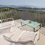 Entechnos Living Aparthotel