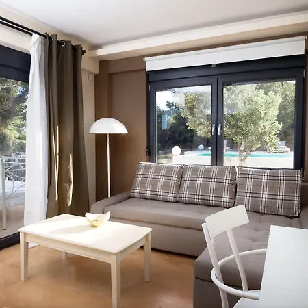 Entechnos Living Aparthotel 4*