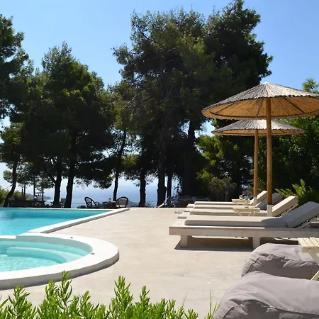 Entechnos Living Aparthotel 4*