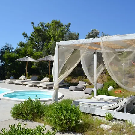 Entechnos Living Aparthotel