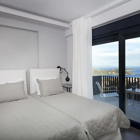 Entechnos Living Aparthotel 3*
