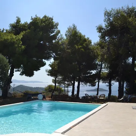 Entechnos Living Aparthotel 3*