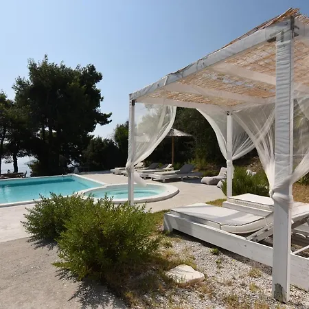 Aparthotel Entechnos Living 4*