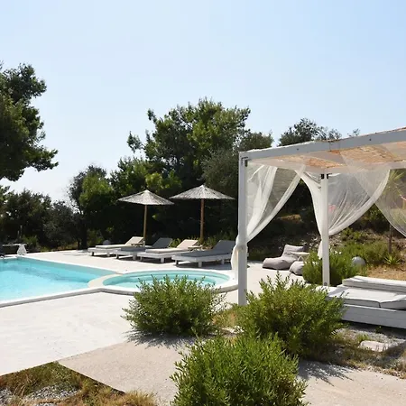 Aparthotel Entechnos Living 4*