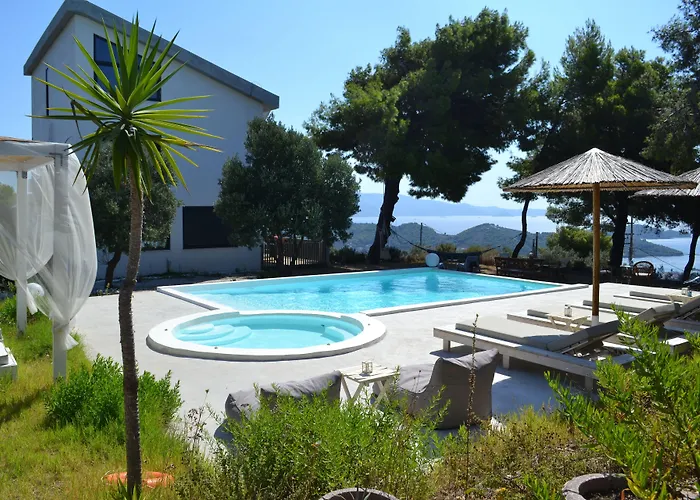 Entechnos Living Ξενοδοχείο με διαμερίσματα 4*