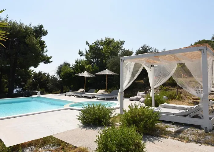 Ξενοδοχείο με διαμερίσματα Entechnos Living 4*