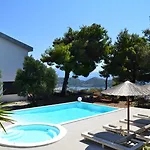 Apart-hotel Entechnos Living