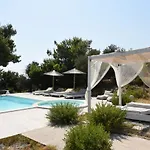 Apart-hotel Entechnos Living 4*