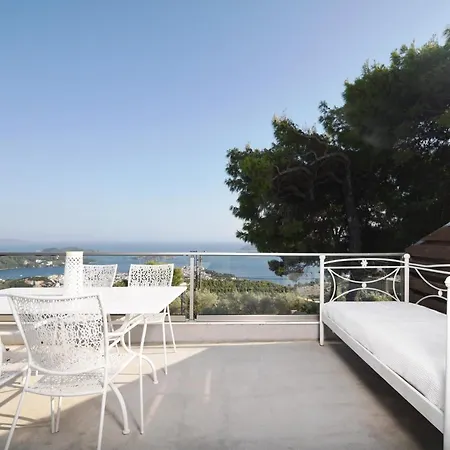 Entechnos Living Aparthotel 3*